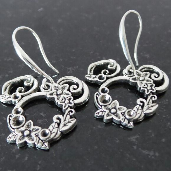 Mouse Head Silver Necklace & Earrings - Picture 6 of 8